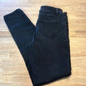 Women’s black skinny d. jeans size 6